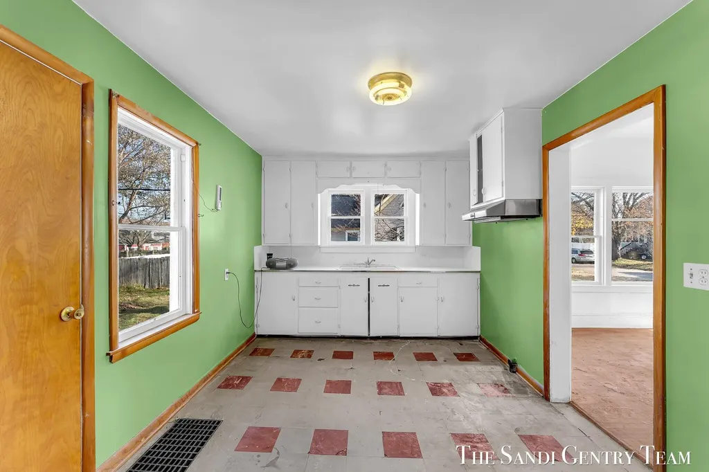 317 Elliott Avenue Grand Haven City MI 49417