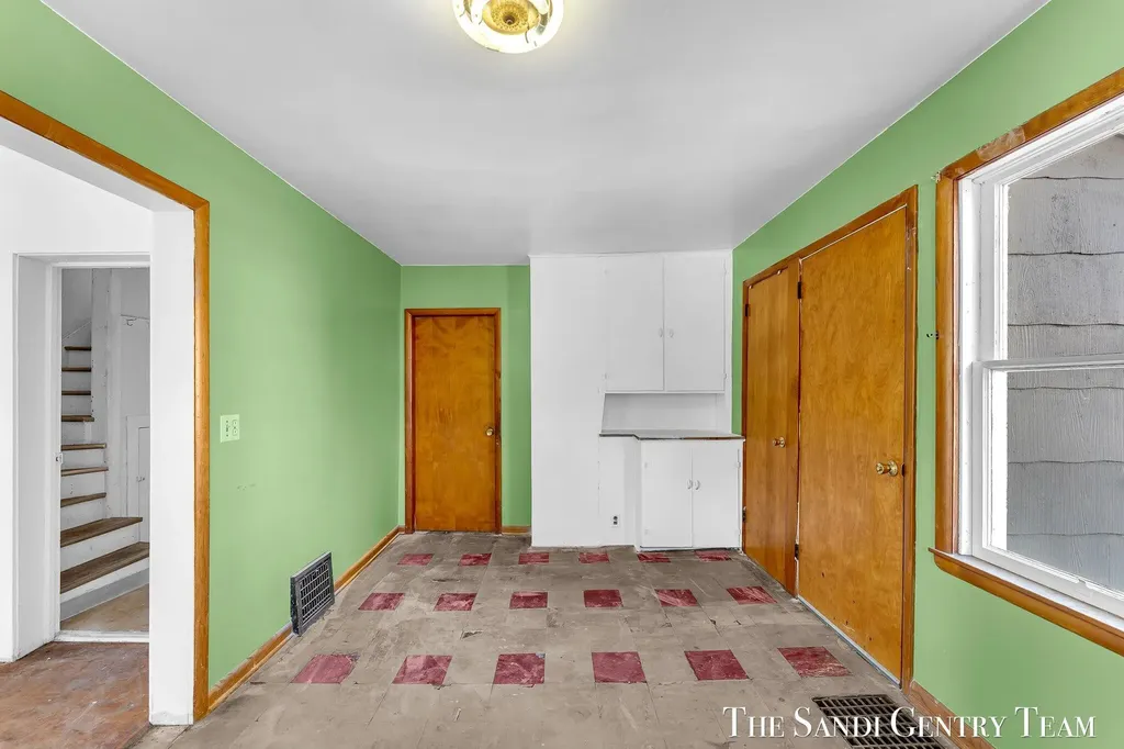 317 Elliott Avenue Grand Haven City MI 49417
