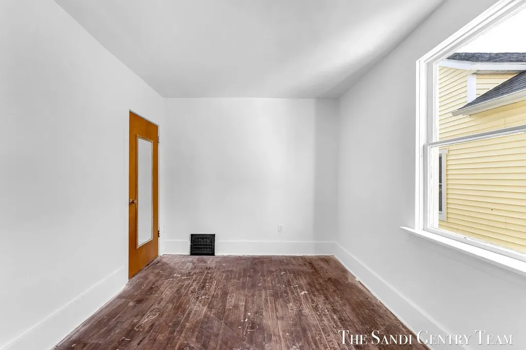 317 Elliott Avenue Grand Haven City MI 49417