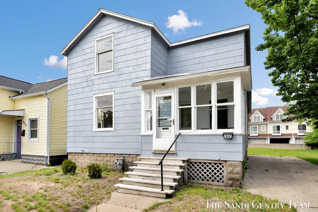 317 Elliott Avenue Grand Haven City MI 49417