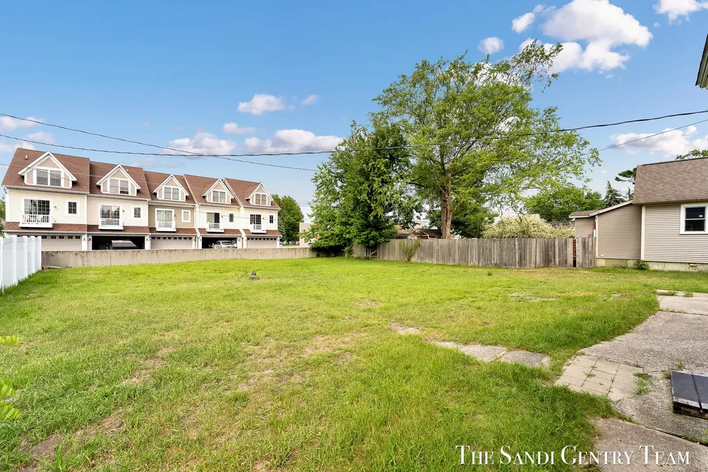 317 Elliott Avenue Grand Haven City MI 49417