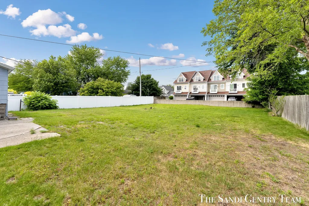 317 Elliott Avenue Grand Haven City MI 49417