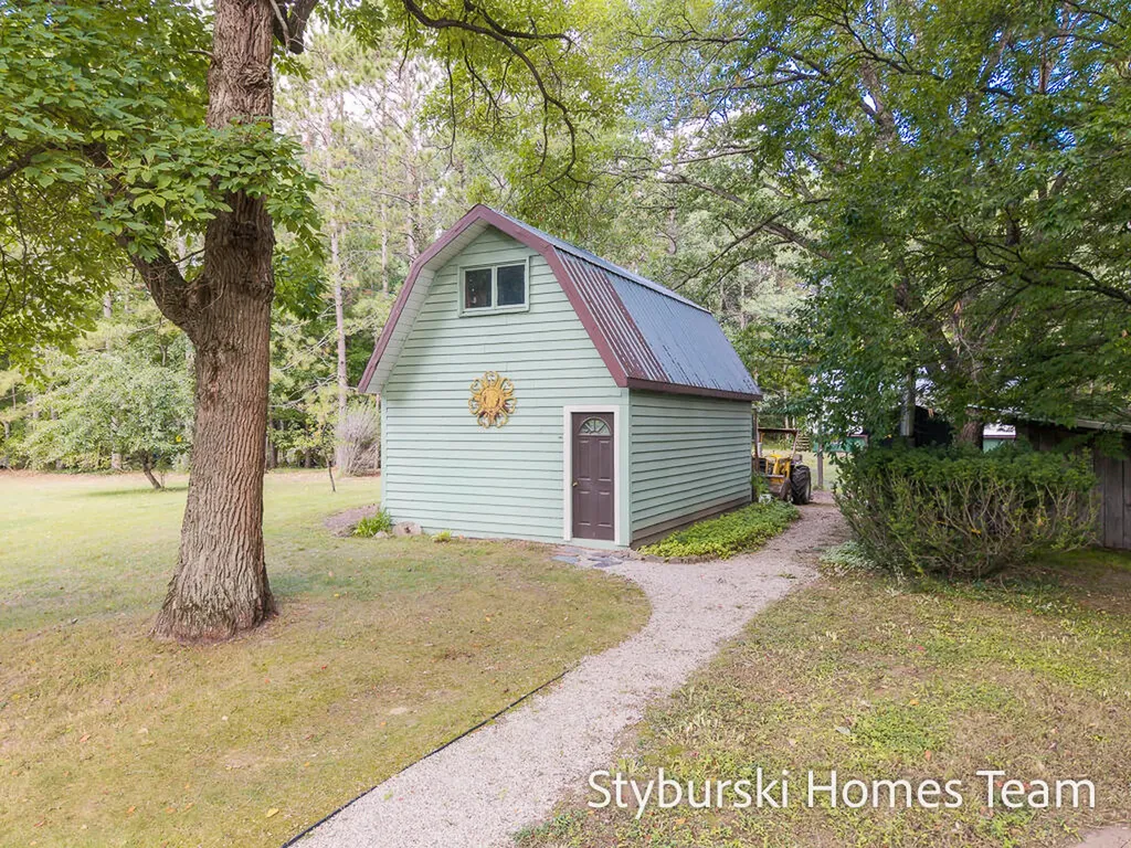 226 N 176th Avenue Leavitt Township MI 49459