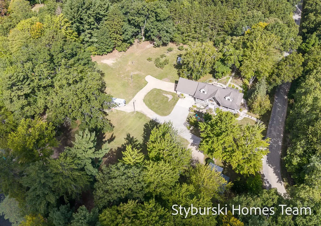 226 N 176th Avenue Leavitt Township MI 49459