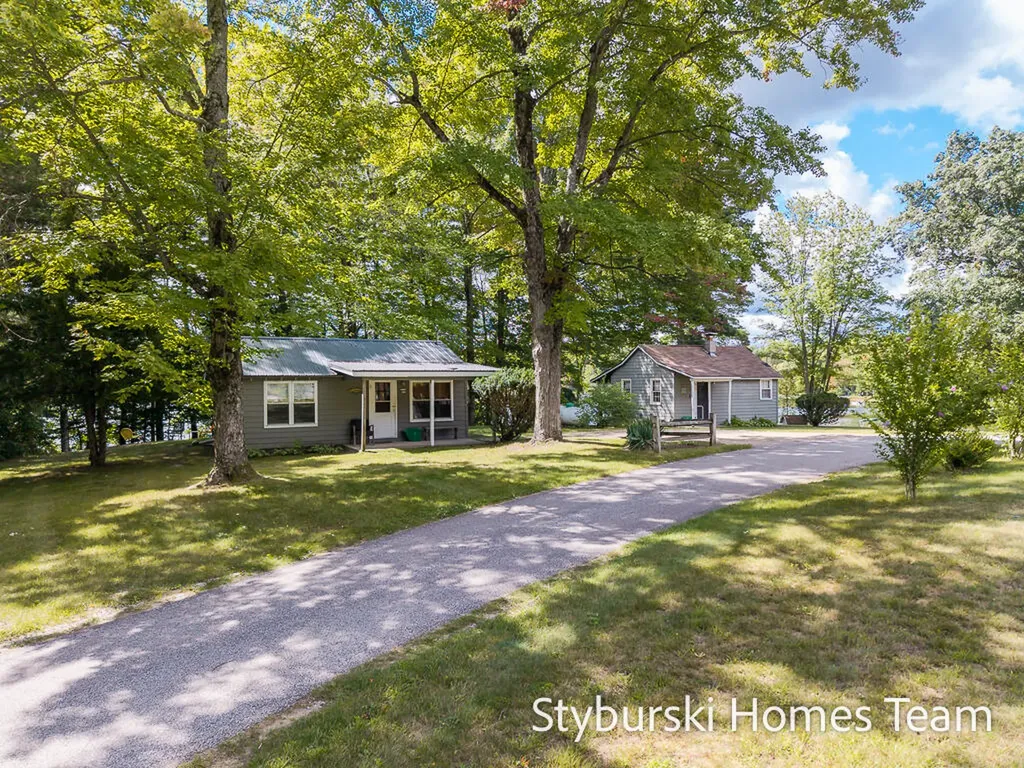 226 N 176th Avenue Leavitt Township MI 49459
