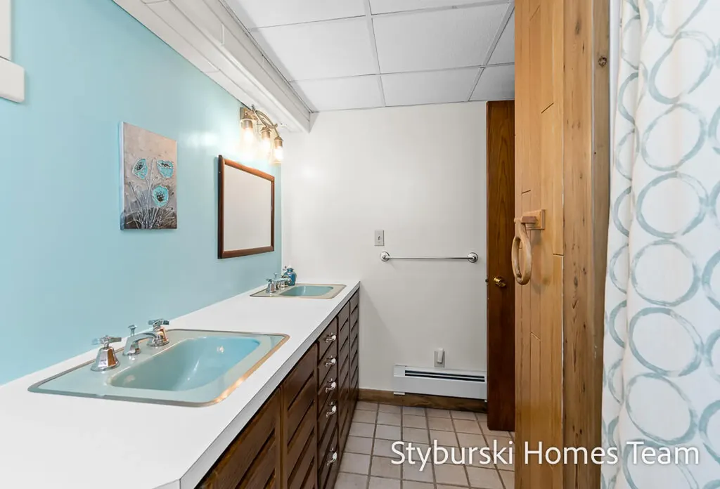 226 N 176th Avenue Leavitt Township MI 49459
