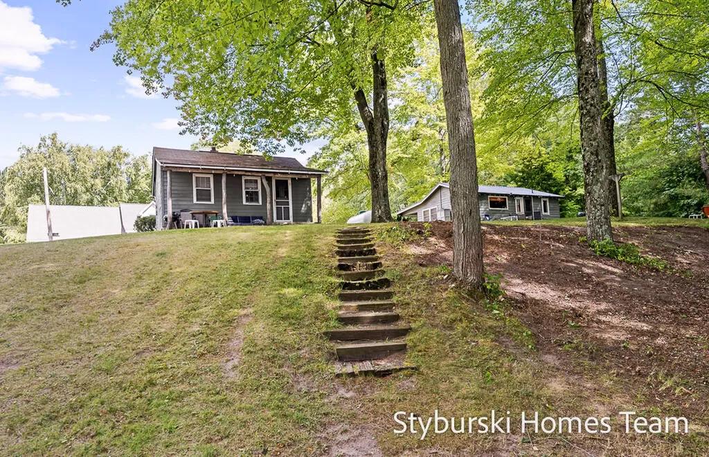 226 N 176th Avenue Leavitt Township MI 49459