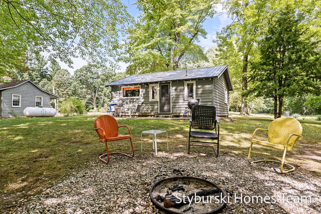 226 N 176th Avenue Leavitt Township MI 49459