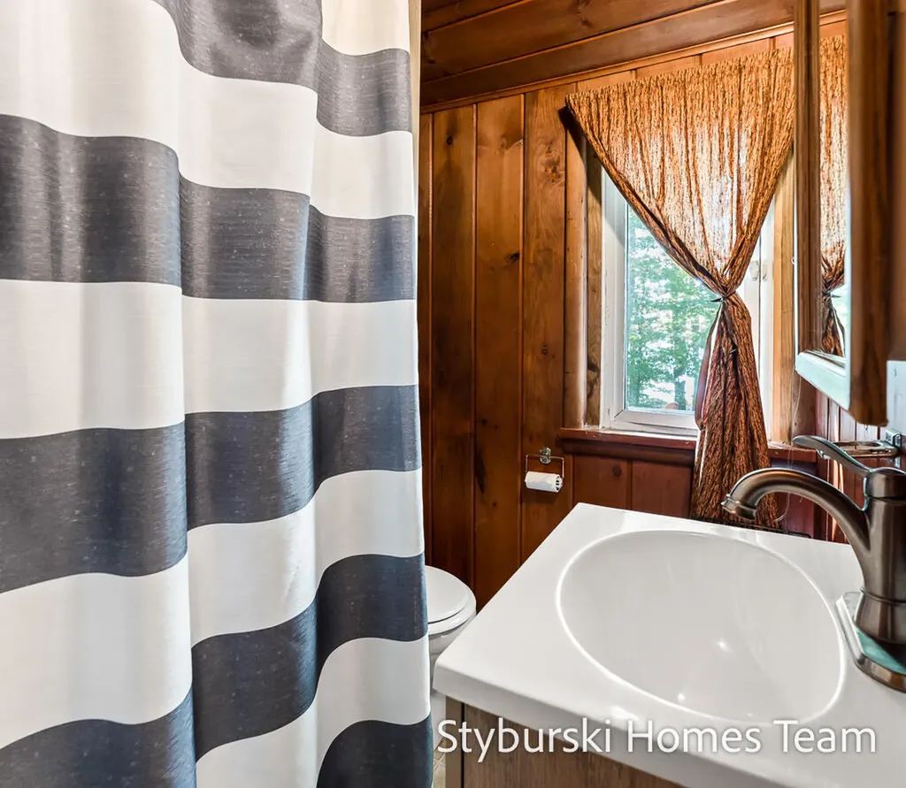 226 N 176th Avenue Leavitt Township MI 49459