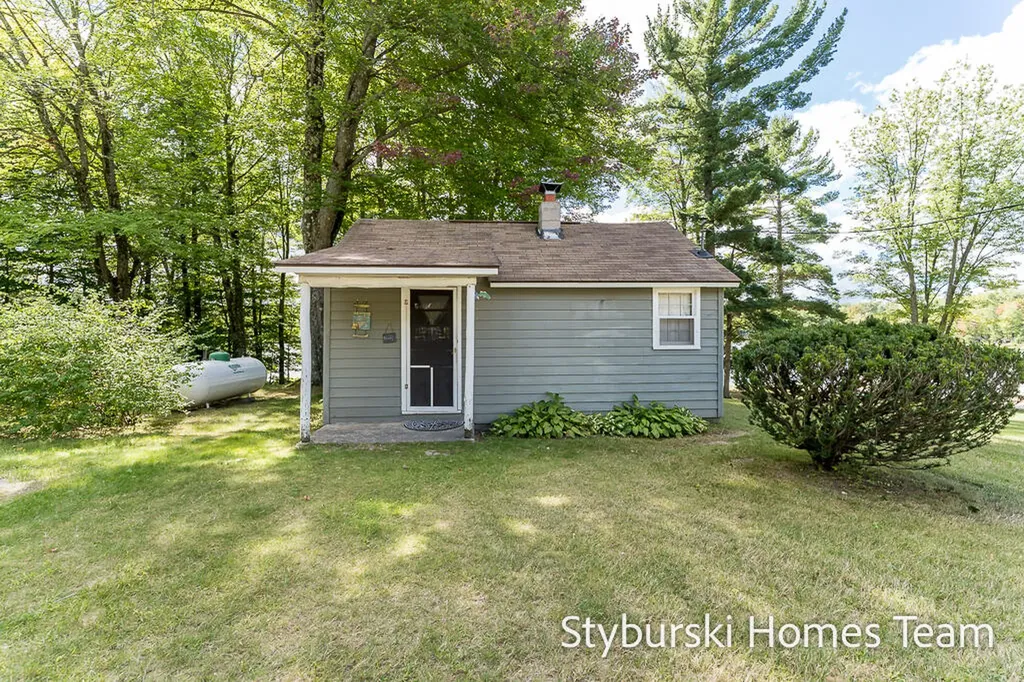226 N 176th Avenue Leavitt Township MI 49459