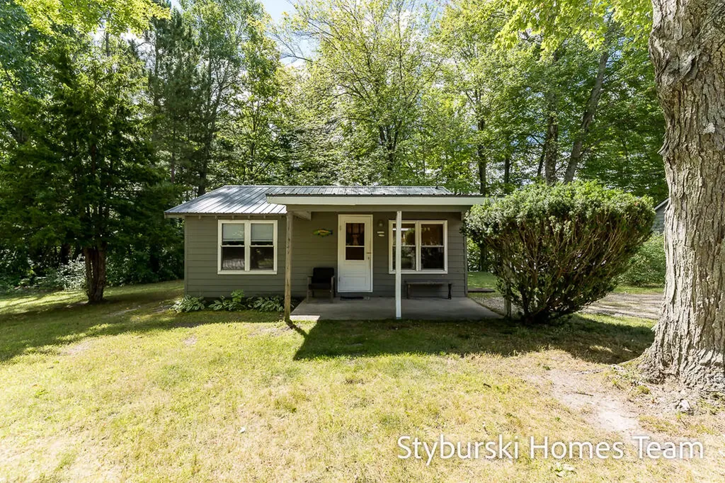 226 N 176th Avenue Leavitt Township MI 49459