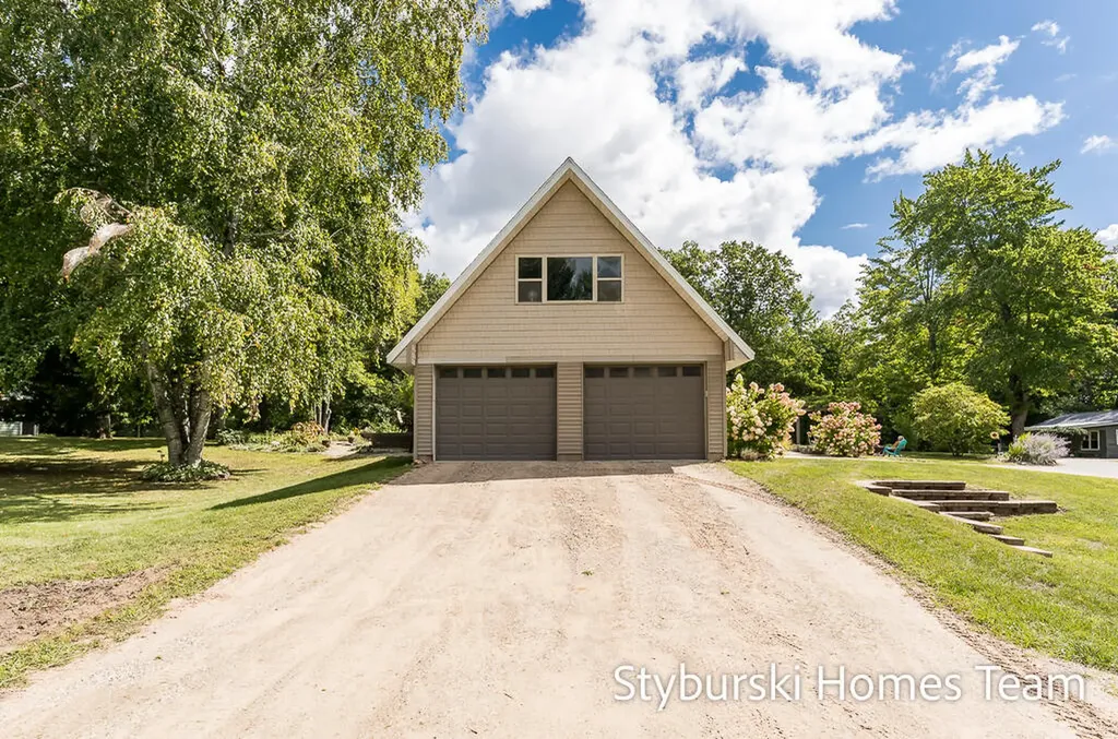 226 N 176th Avenue Leavitt Township MI 49459
