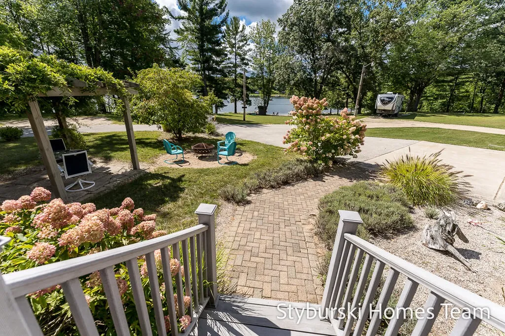 226 N 176th Avenue Leavitt Township MI 49459