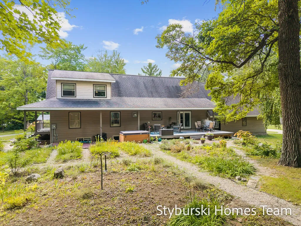 226 N 176th Avenue Leavitt Township MI 49459
