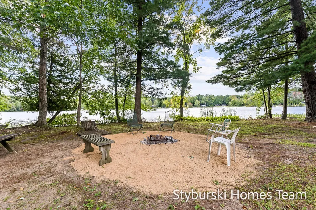 226 N 176th Avenue Leavitt Township MI 49459