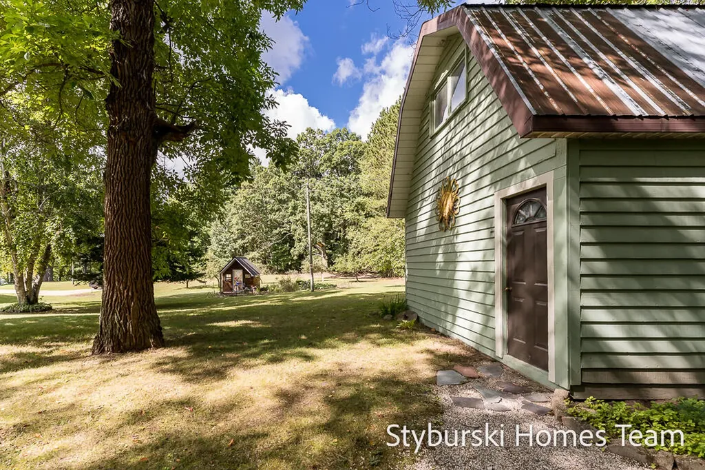 226 N 176th Avenue Leavitt Township MI 49459
