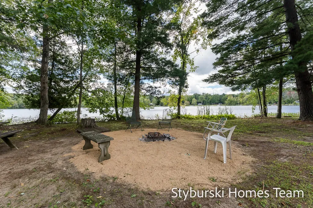 226 N 176th Avenue Leavitt Township MI 49459
