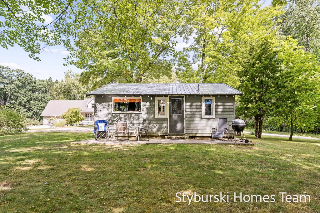 226 N 176th Avenue Leavitt Township MI 49459