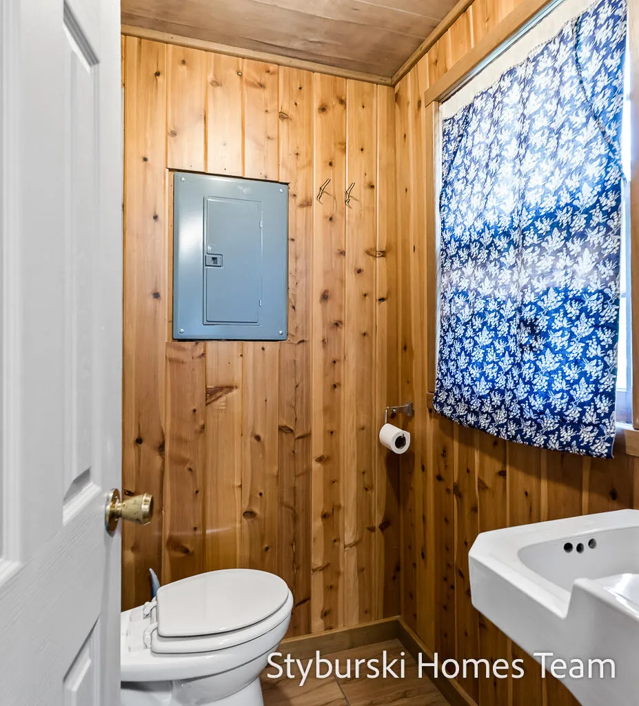 226 N 176th Avenue Leavitt Township MI 49459