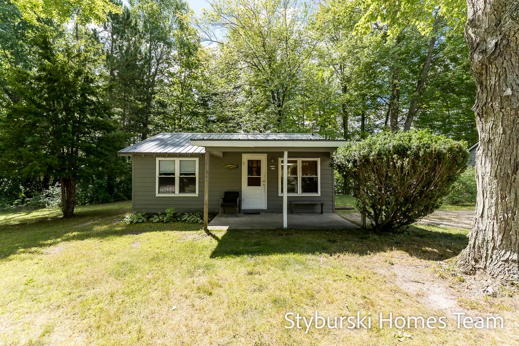 226 N 176th Avenue Leavitt Township MI 49459