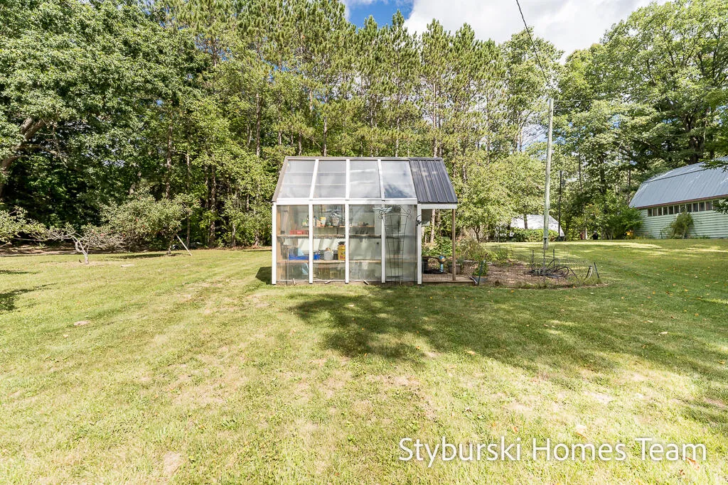 226 N 176th Avenue Leavitt Township MI 49459