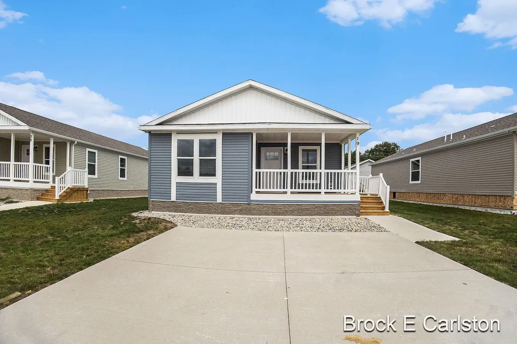 1283 E Ellis Road Norton Shores City MI 49441