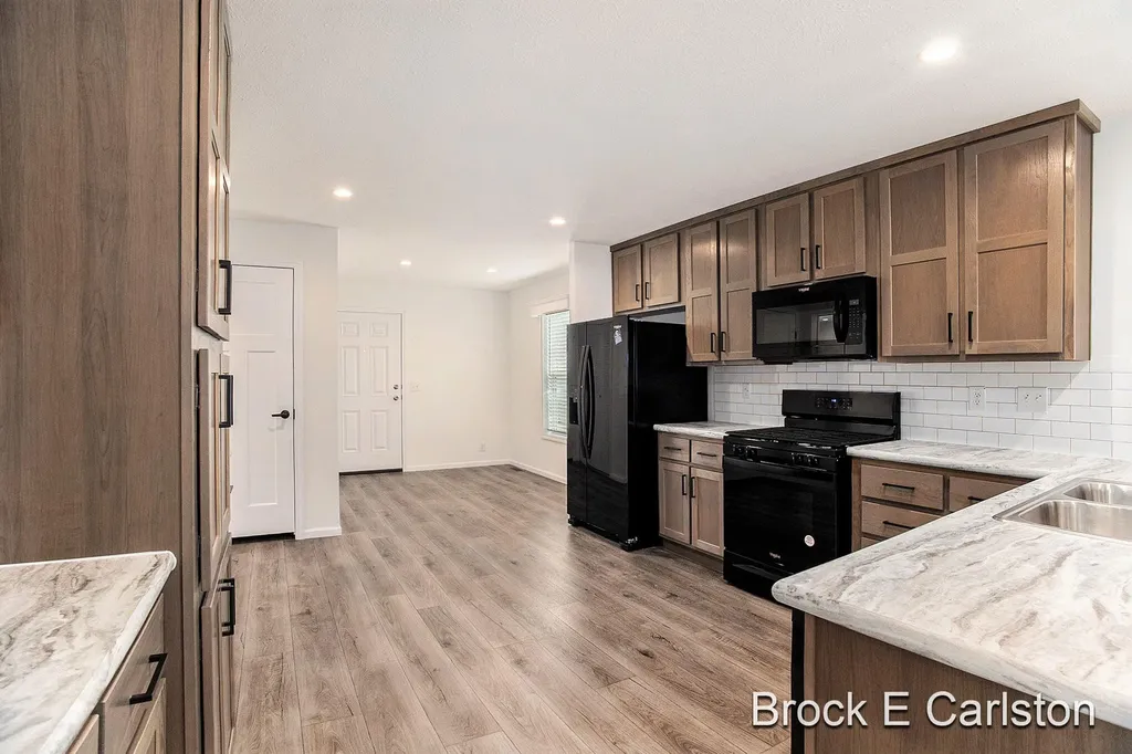 1283 E Ellis Road Norton Shores City MI 49441