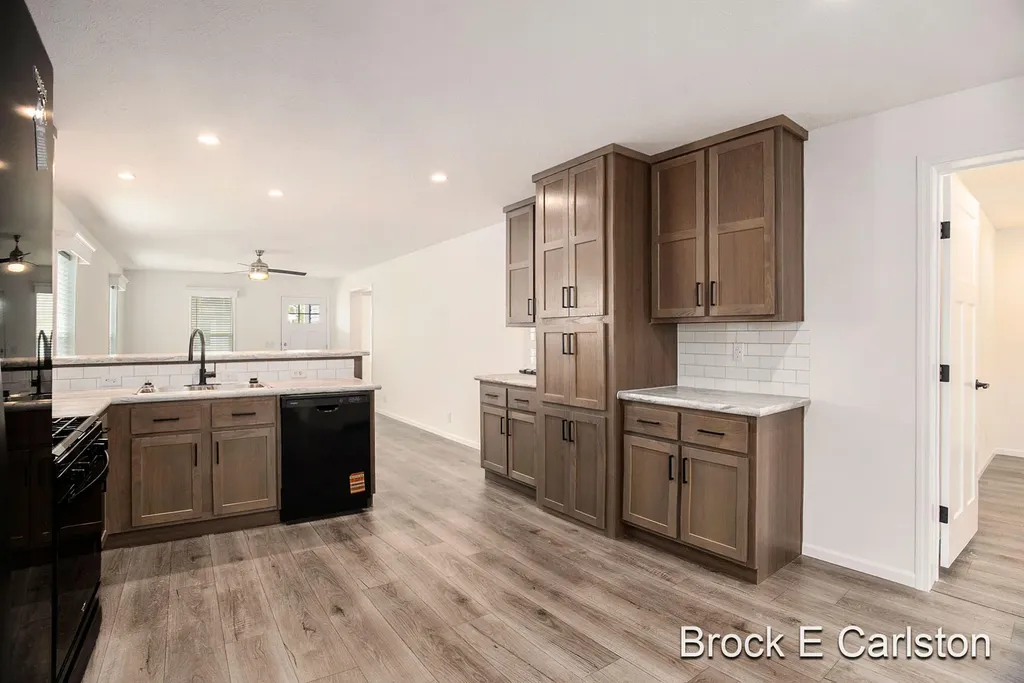 1283 E Ellis Road Norton Shores City MI 49441