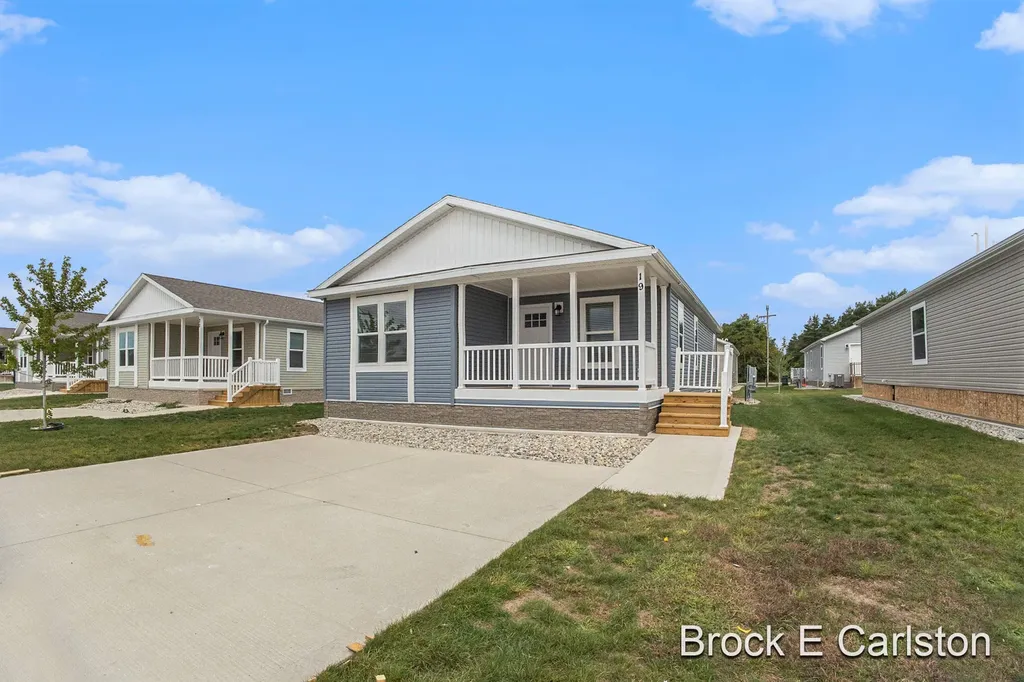 1283 E Ellis Road Norton Shores City MI 49441