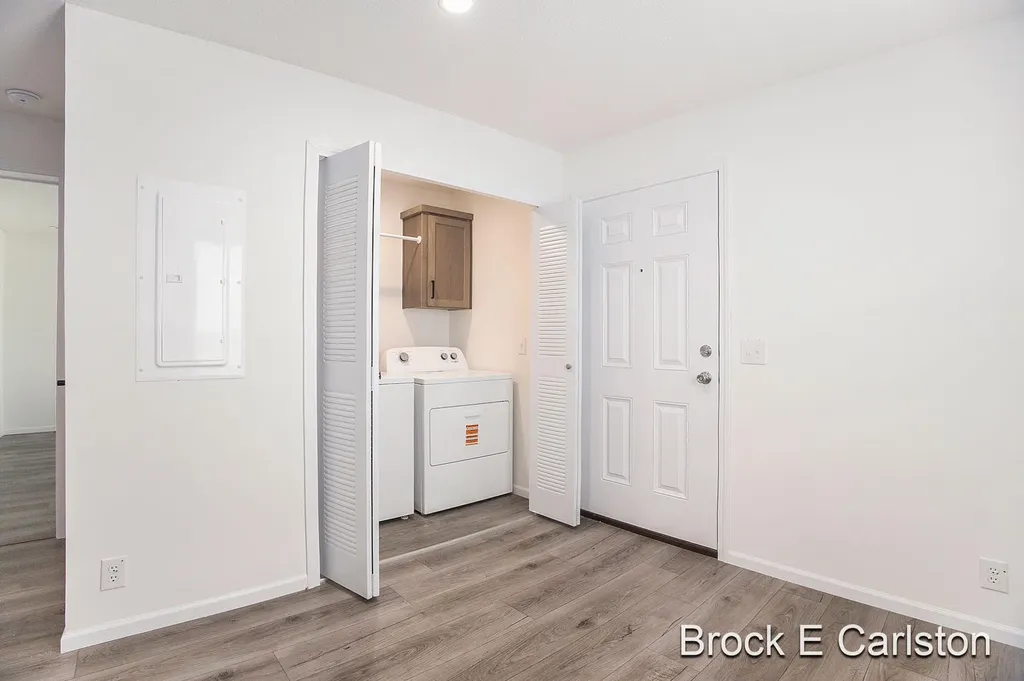 1283 E Ellis Road Norton Shores City MI 49441
