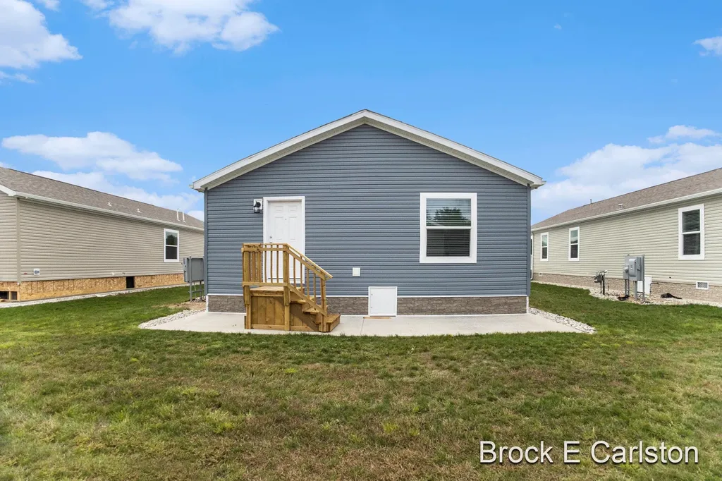 1283 E Ellis Road Norton Shores City MI 49441