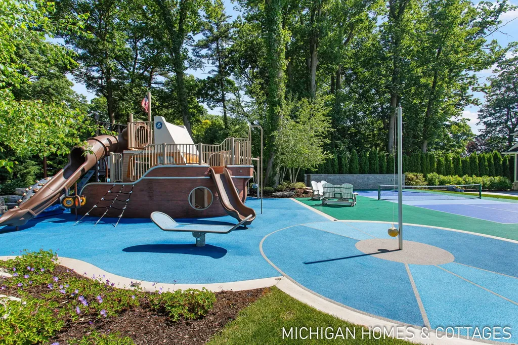 229 Norwood Avenue Park Township MI 49424