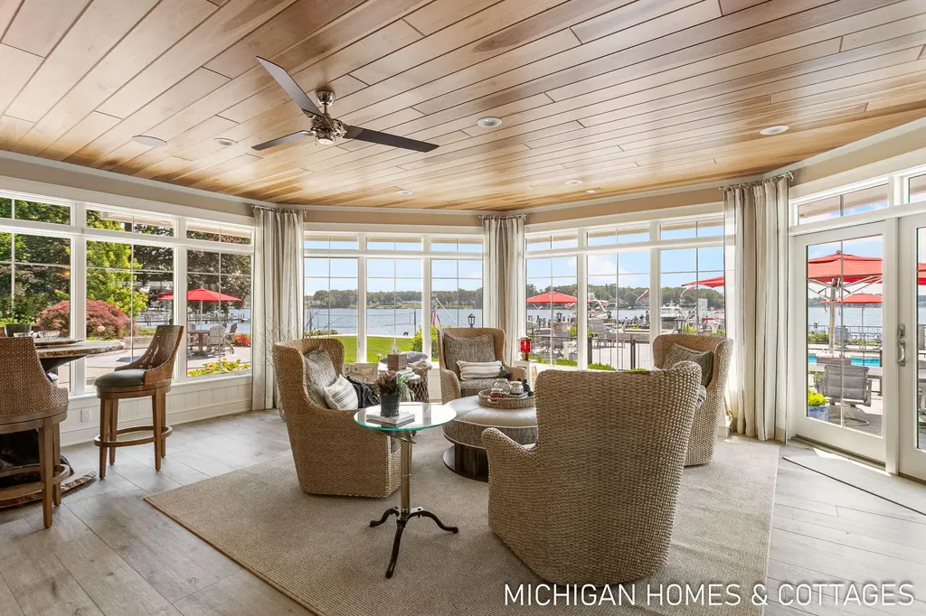 229 Norwood Avenue Park Township MI 49424