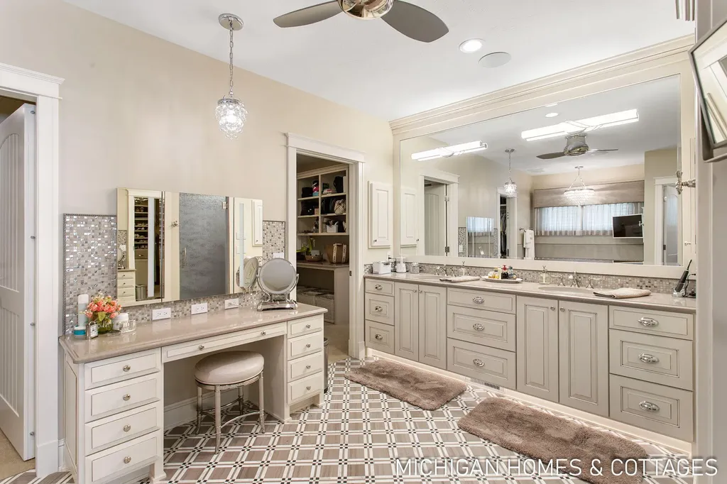 229 Norwood Avenue Park Township MI 49424