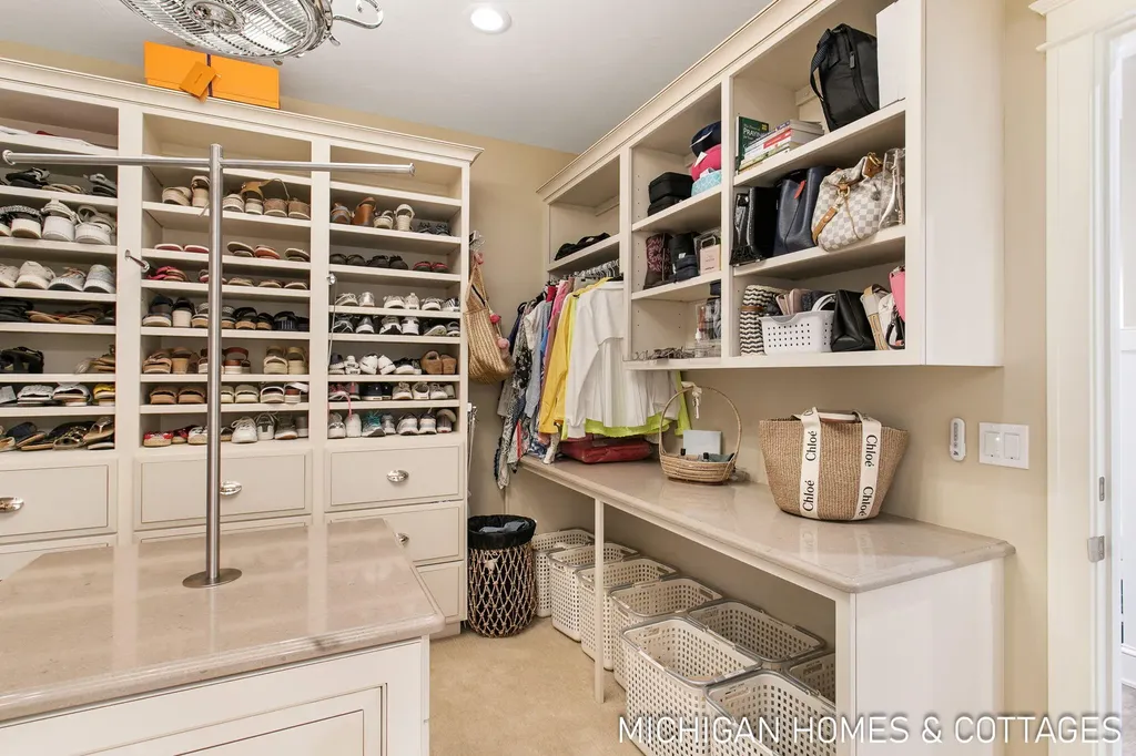 229 Norwood Avenue Park Township MI 49424