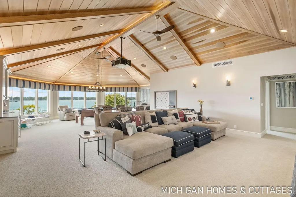 229 Norwood Avenue Park Township MI 49424