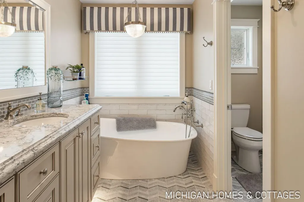 229 Norwood Avenue Park Township MI 49424