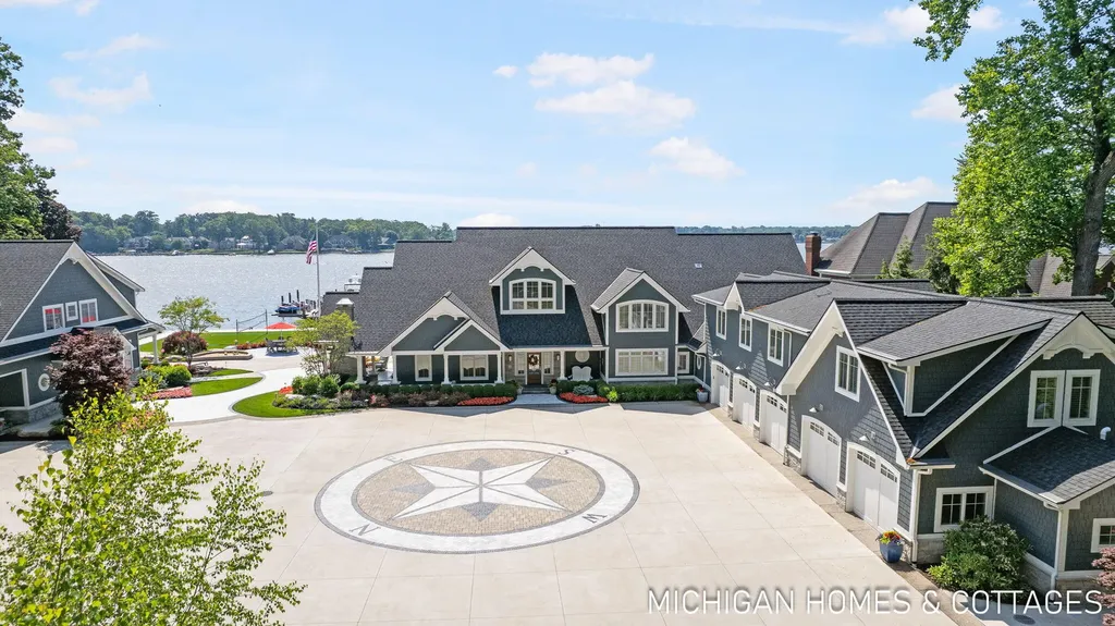 229 Norwood Avenue Park Township MI 49424