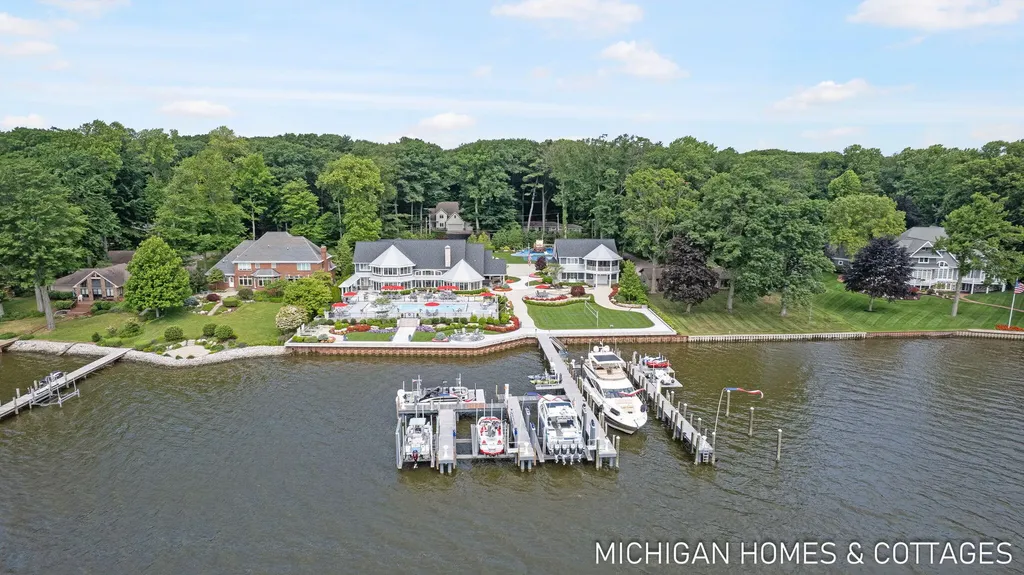 229 Norwood Avenue Park Township MI 49424