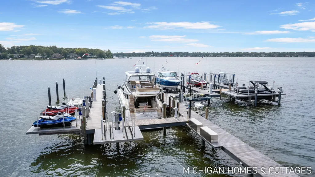 229 Norwood Avenue Park Township MI 49424