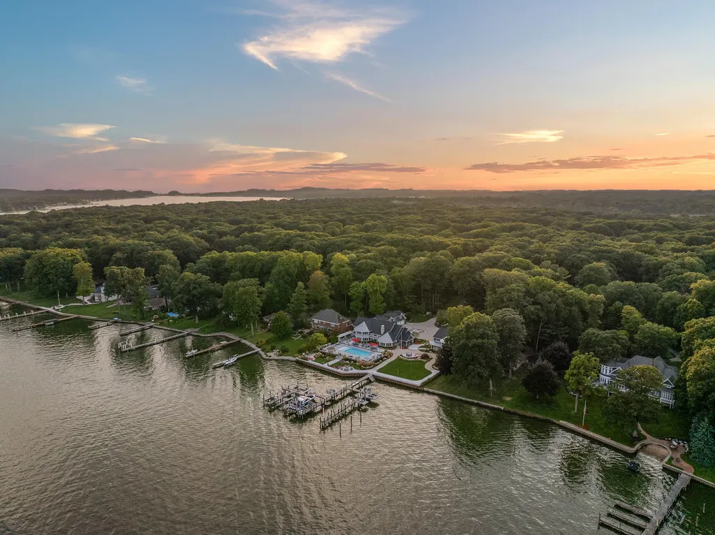 229 Norwood Avenue Park Township MI 49424