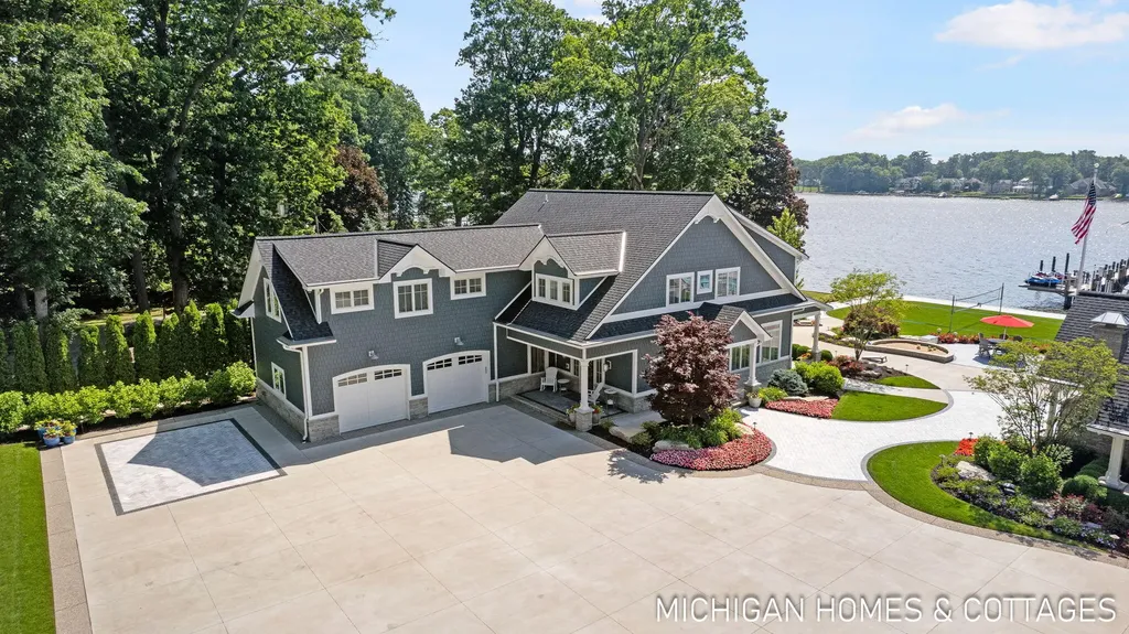 229 Norwood Avenue Park Township MI 49424