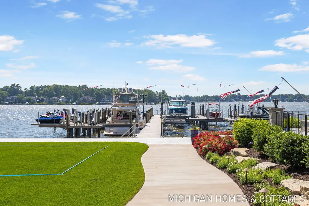 229 Norwood Avenue Park Township MI 49424