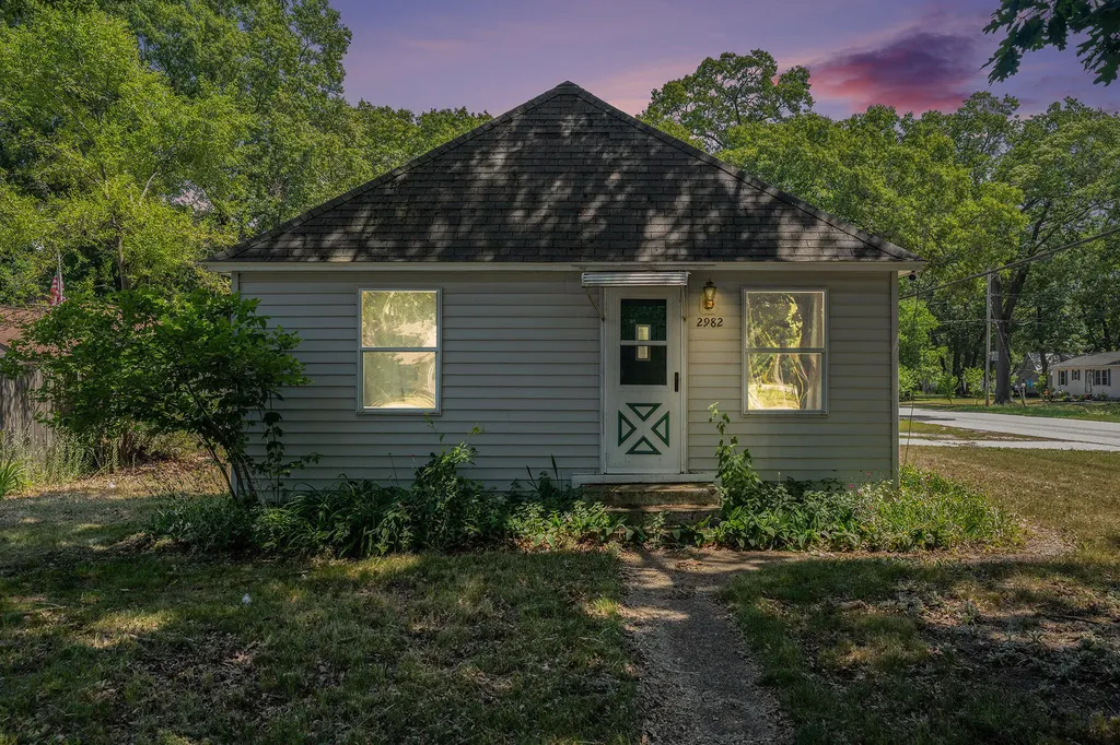 2982 Mcdermott Street Norton Shores City MI 49444
