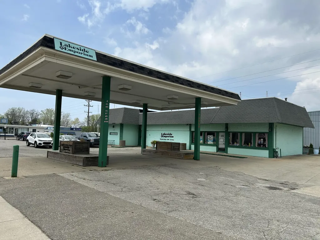 1930 Lakeshore Drive Muskegon City MI 49441