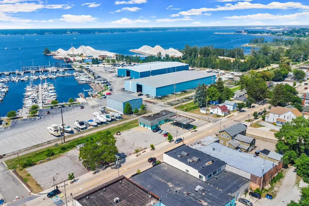 1930 Lakeshore Drive Muskegon City MI 49441