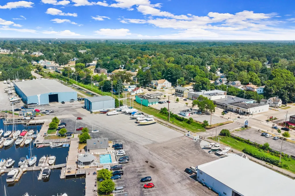 1930 Lakeshore Drive Muskegon City MI 49441