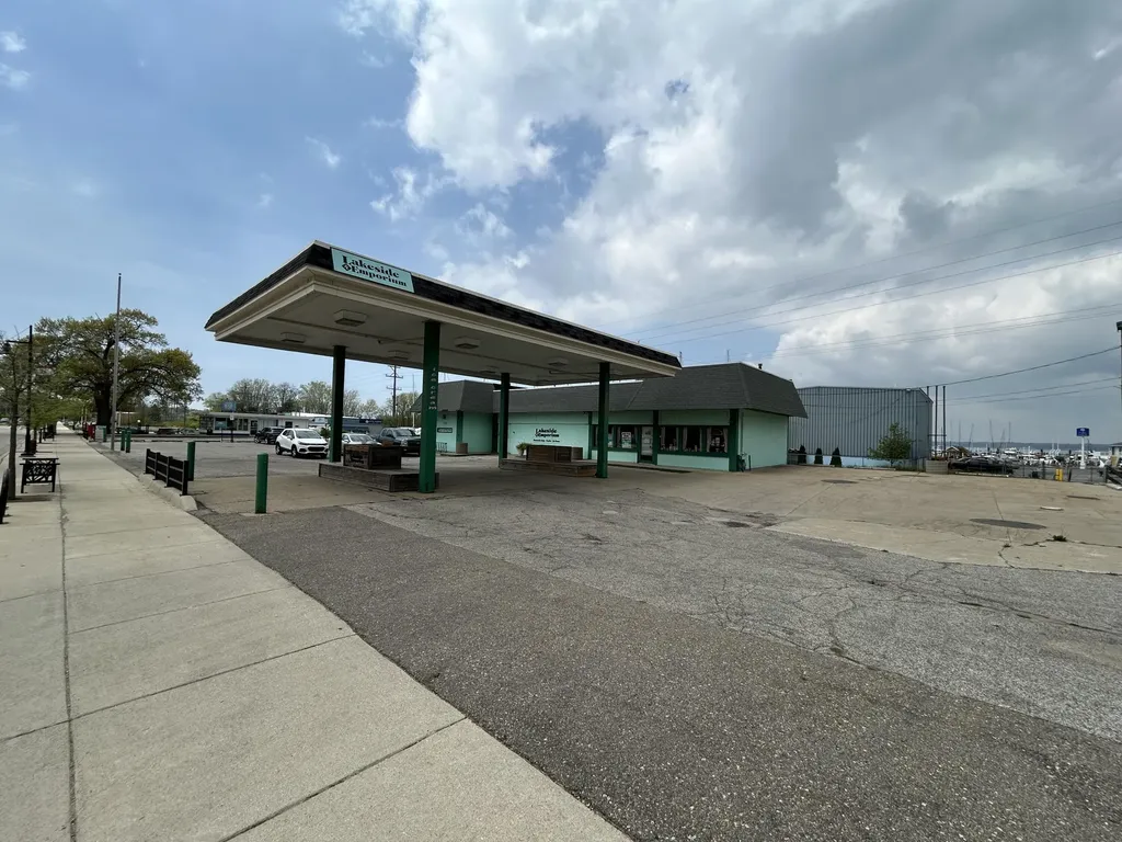 1930 Lakeshore Drive Muskegon City MI 49441