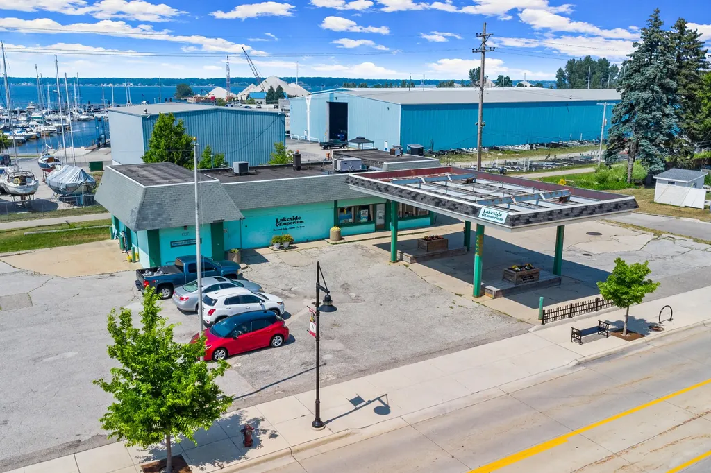 1930 Lakeshore Drive Muskegon City MI 49441