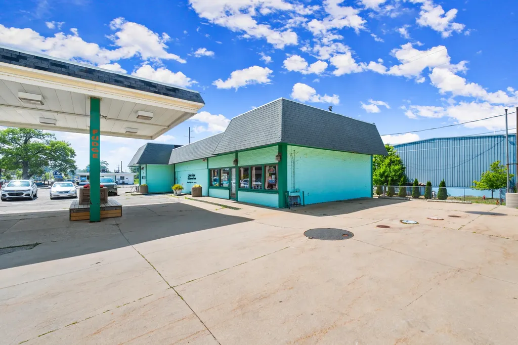 1930 Lakeshore Drive Muskegon City MI 49441